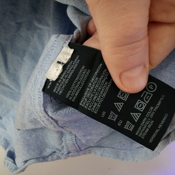 Tommy Hilfiger Button Up Short Sleeve Shirt Size Large - Picture 3 of 4